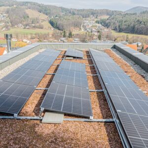 Effiziente Energiegewinnung mit VM Elektrotechnik Photovoltaik-Anlagen für eine grüne Zukunft.