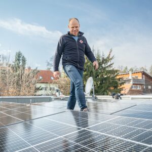 Energie aus der Sonne VM Elektrotechnik schafft mit Photovoltaik-Anlagen innovative Lösungen für grünen Strom